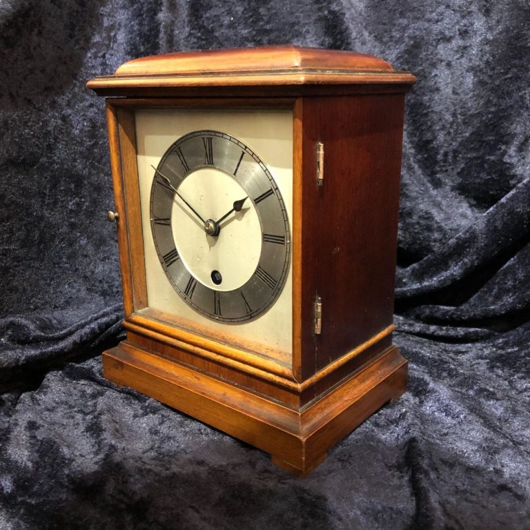An Early 20th Century Mahogany Mantel Clock